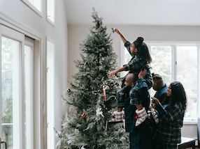 Weihnachtsbaum schmücken