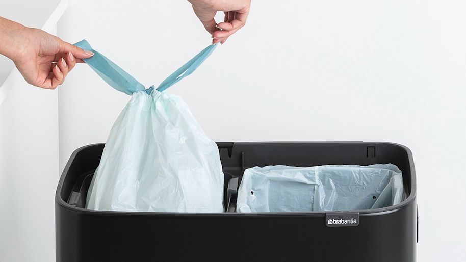 Bo Touch Bin Hi, 2 x 30L - Matt Black - 8710755130625 Brabantia 300dpi 1590x1590px 6 NR-14920
