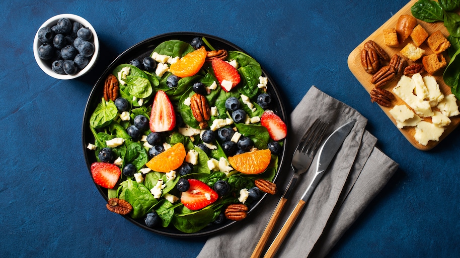 summer-salad-with-berries-cheese-and-spinach