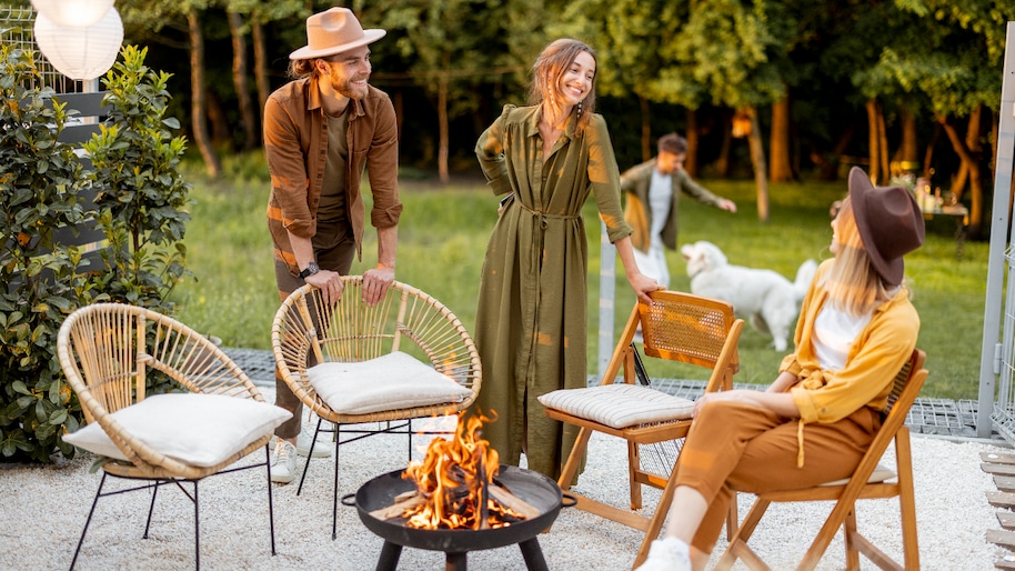 Herbstlich-Willkommen-mit Freunden-im-Garten