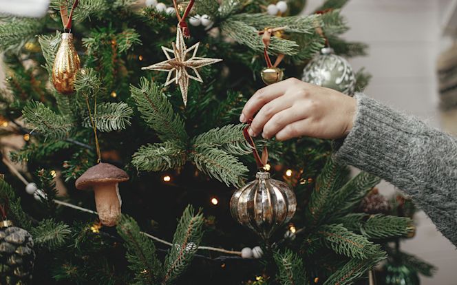 Weihnachtsbaum schmücken