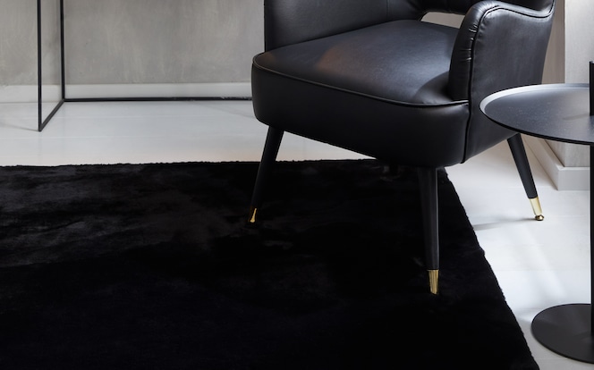 Trendthema Black is Back Accent Chair Beistelltische Teppich desktop