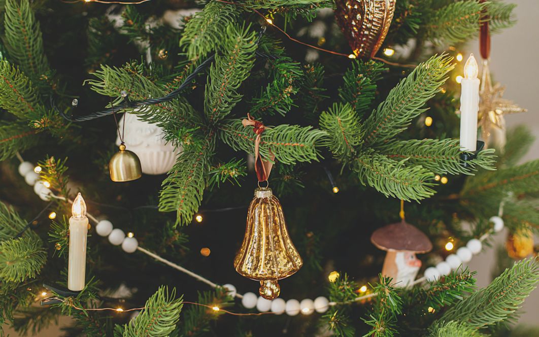 Weihnachtsbaum schmücken