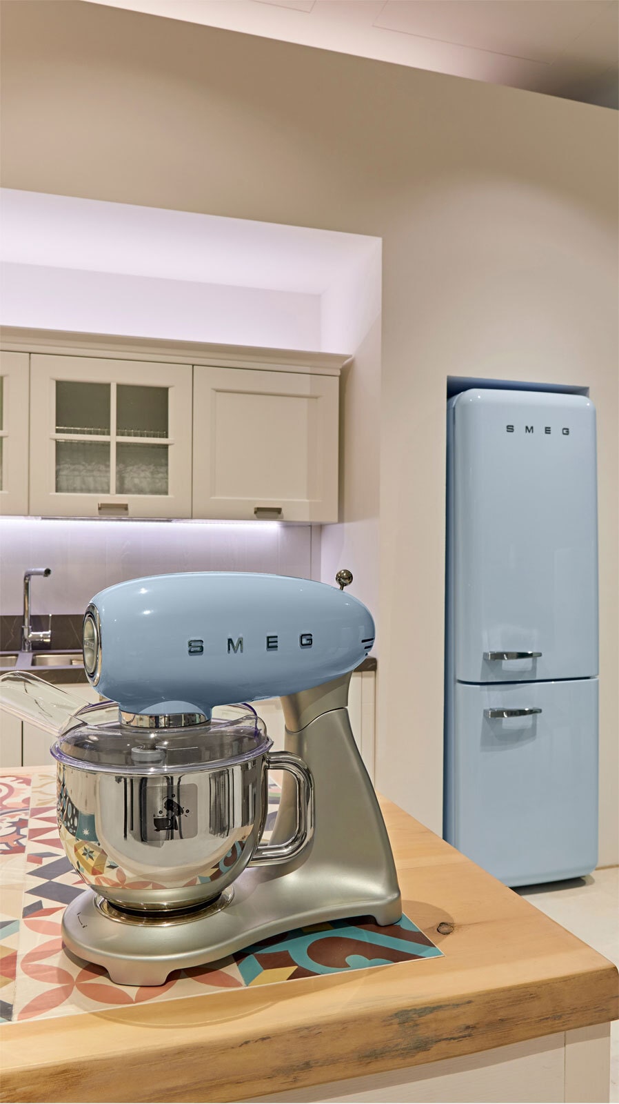 SMEG Küchenmaschine Kompakt Retro Pastellblau/ silberfarbig