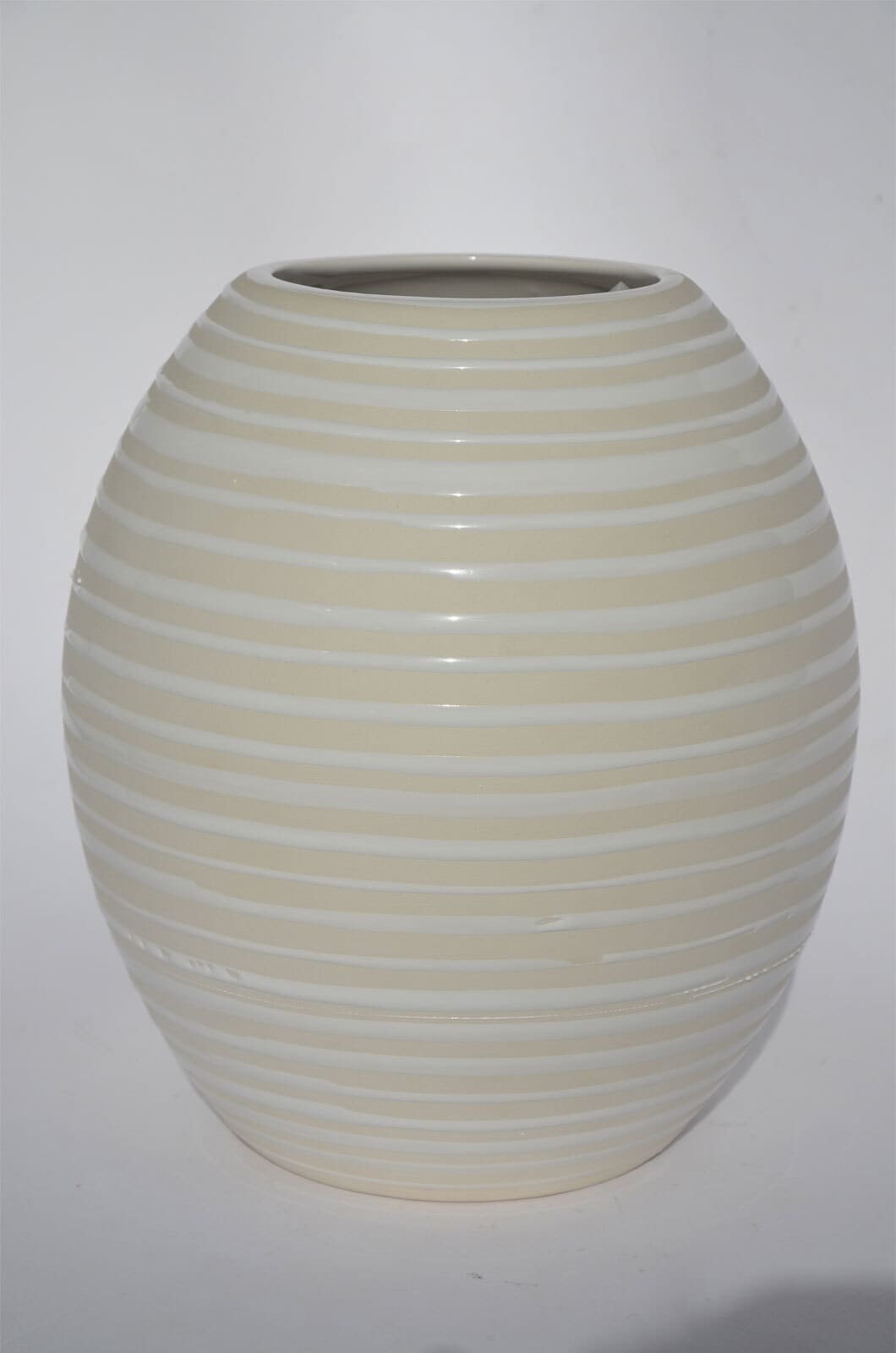 Bauchige Vase aus Keramik H 21 /Ø 18 STRIPES Weiß gestreift