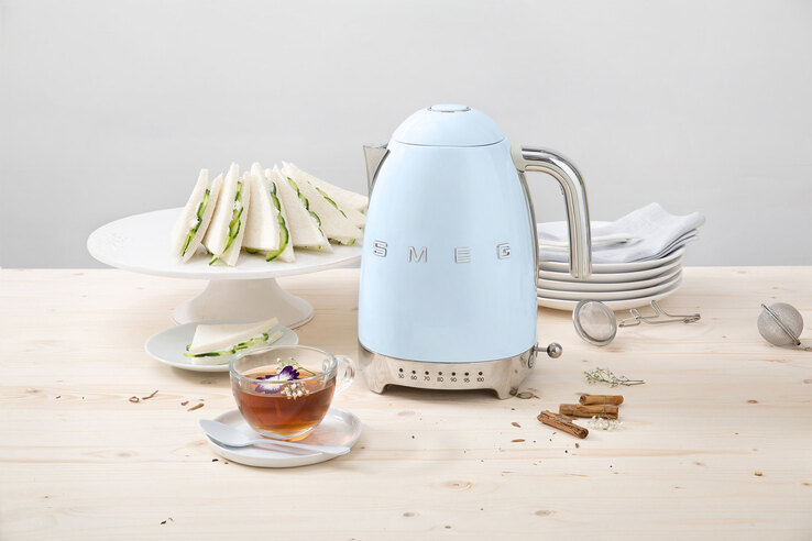 SMEG Wasserkocher 1700 ml variable Temperatursteuerung Pastellblau