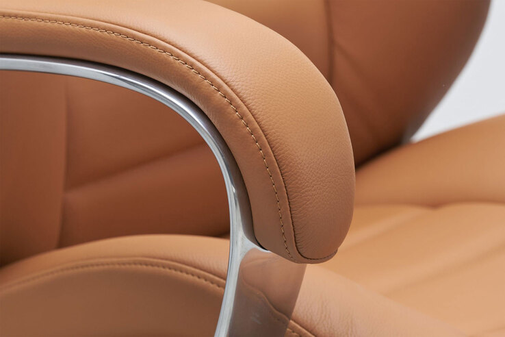 Chefsessel mit Armlehnen Silberfarbig/ Caramel Leder
