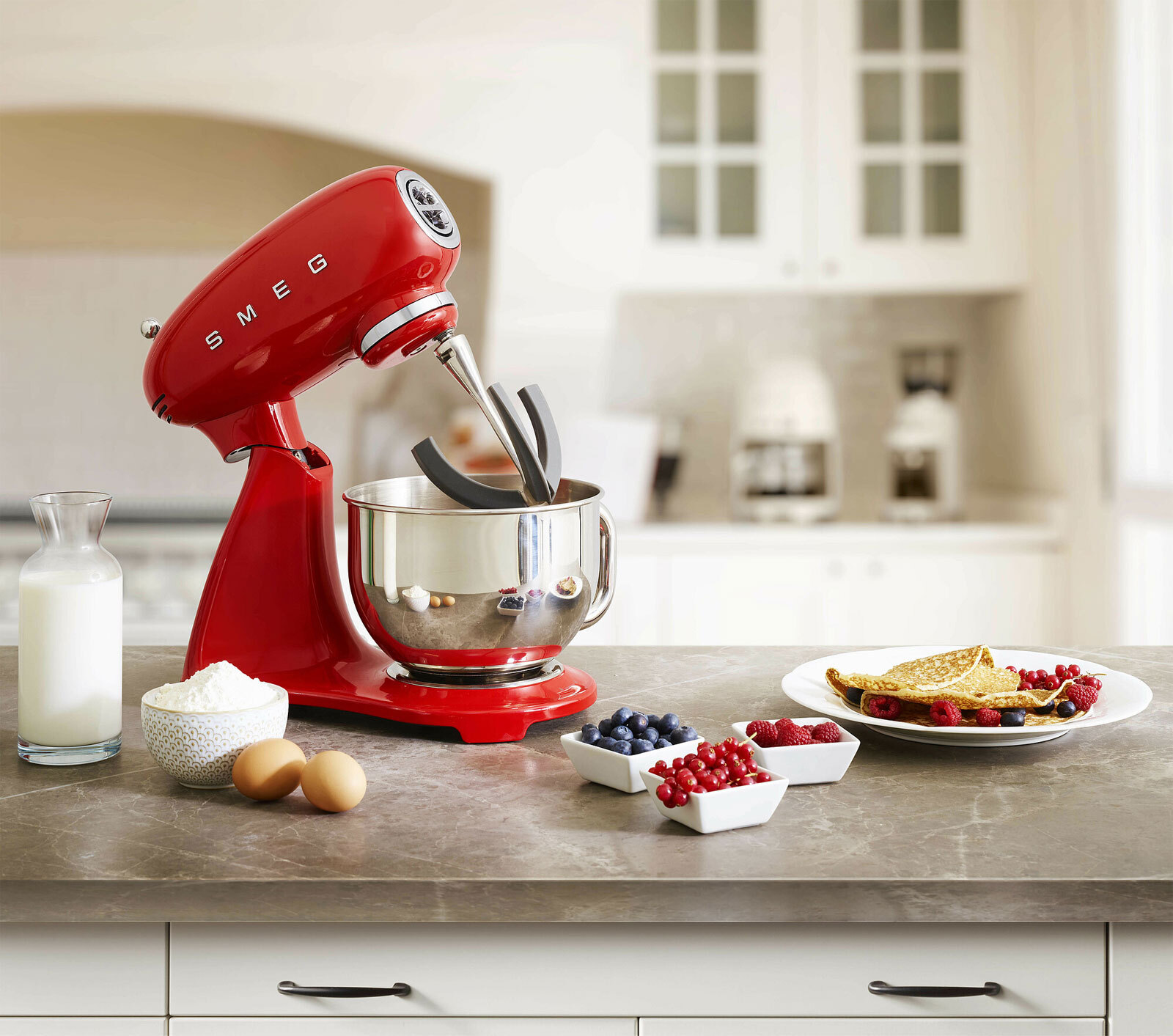 SMEG Küchenmaschine Full-Color rot/ silberfarbig