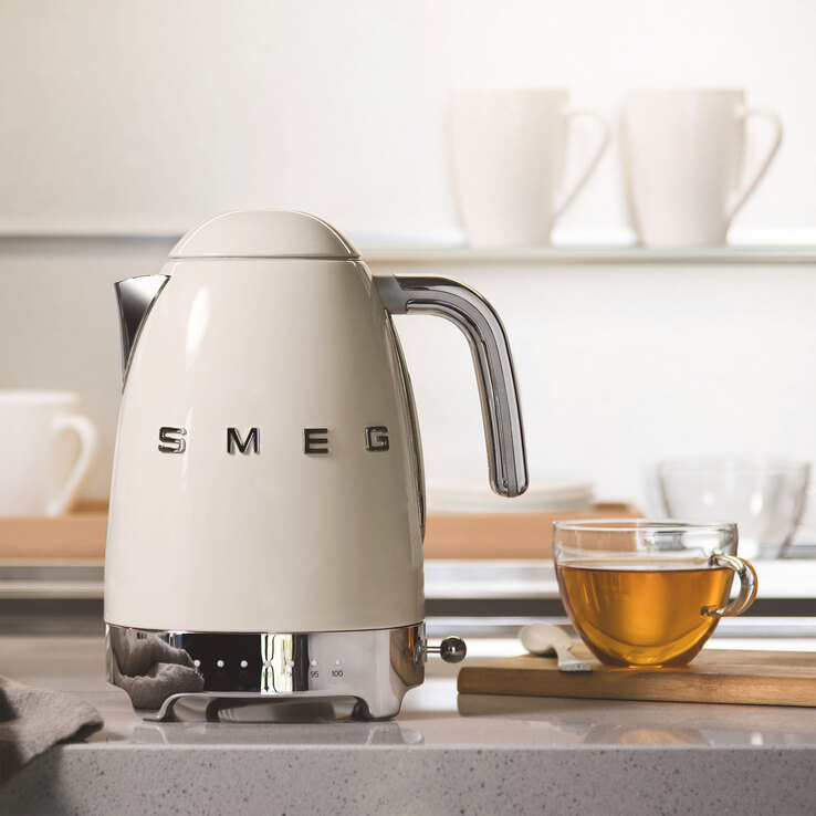 SMEG Wasserkocher 1700 ml variable Temperatursteuerung Creme