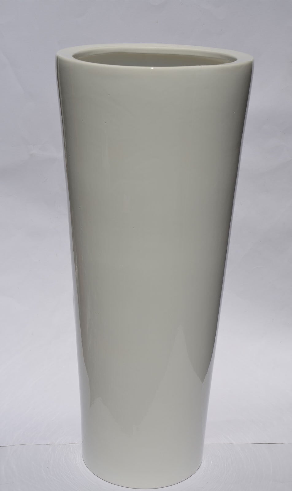 Konische Bodenvase /Vase aus Keramik H 55 /Ø 24 Weiß glänzend