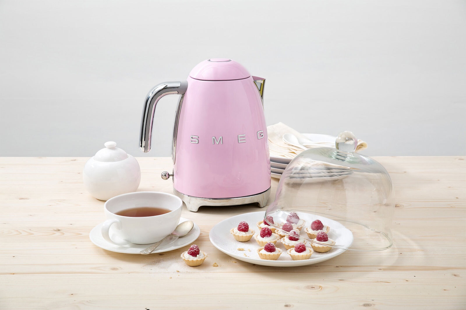 SMEG Wasserkocher 1700 ml Cadillac Pink