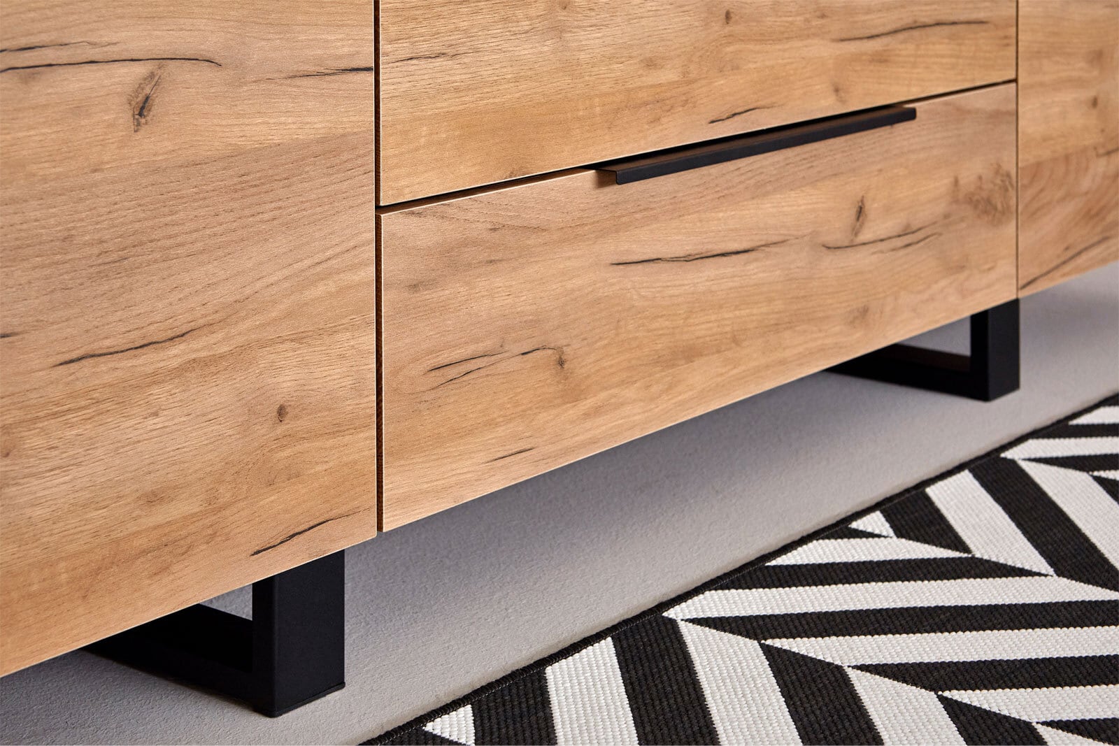 Sideboard ASPEN 180 x 74 cm Kerneiche/ schwarz