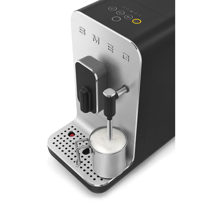 SMEG Kaffeevollautomat schwarz/ silberfarbig