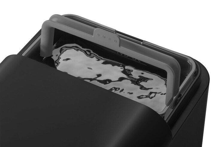 SMEG Kaffeevollautomat schwarz/ silberfarbig