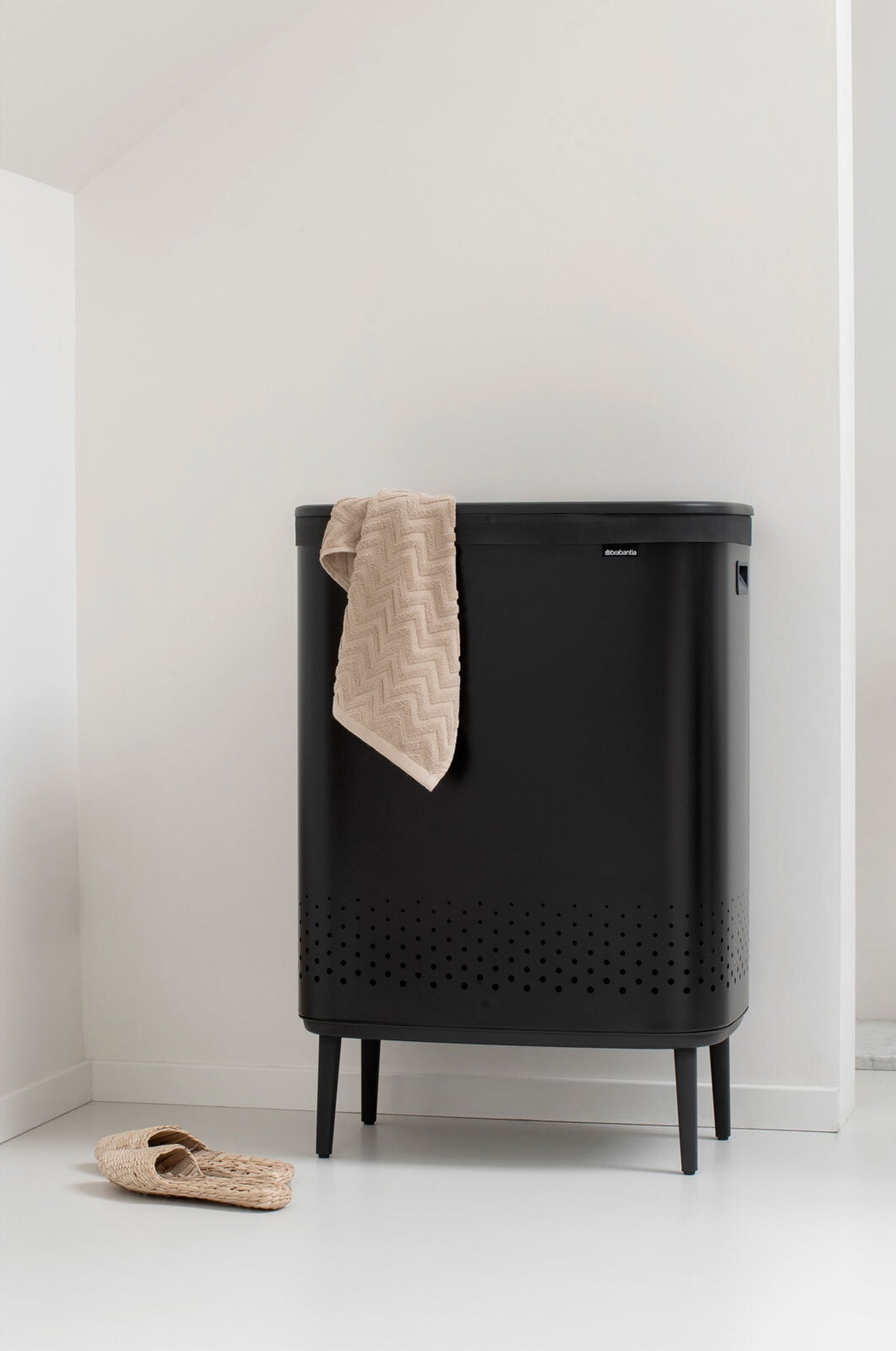 brabantia Wäschekorb BO 45 + 45 Liter schwarz