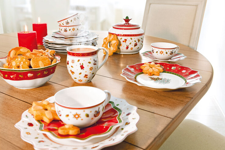 Villeroy & Boch Weihnachtsdeko Untertasse TOY´s DELIGHT 16,5 cm rot /grün